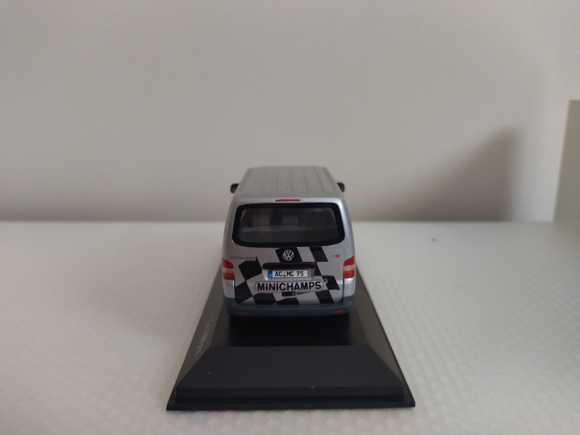 Miniatura Volkswagen T5 Bus 1/43 Nova
