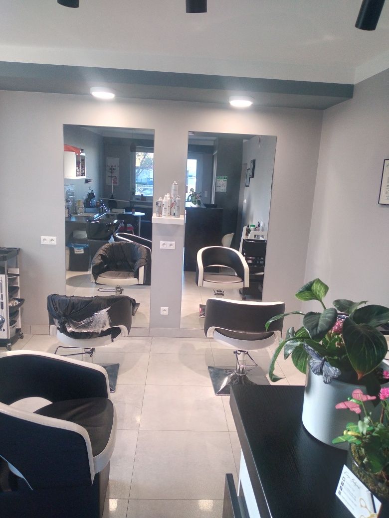 Stanowisko fryzjerskie lub Barber