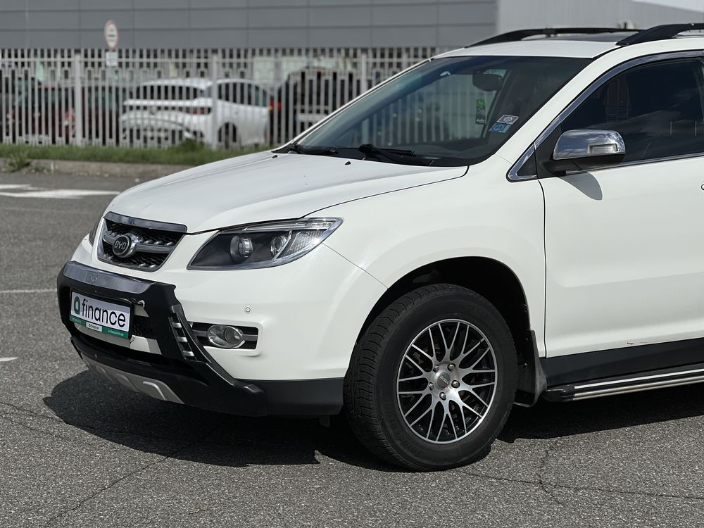 BYD S-6 2013p. 2,4 газ/бен.