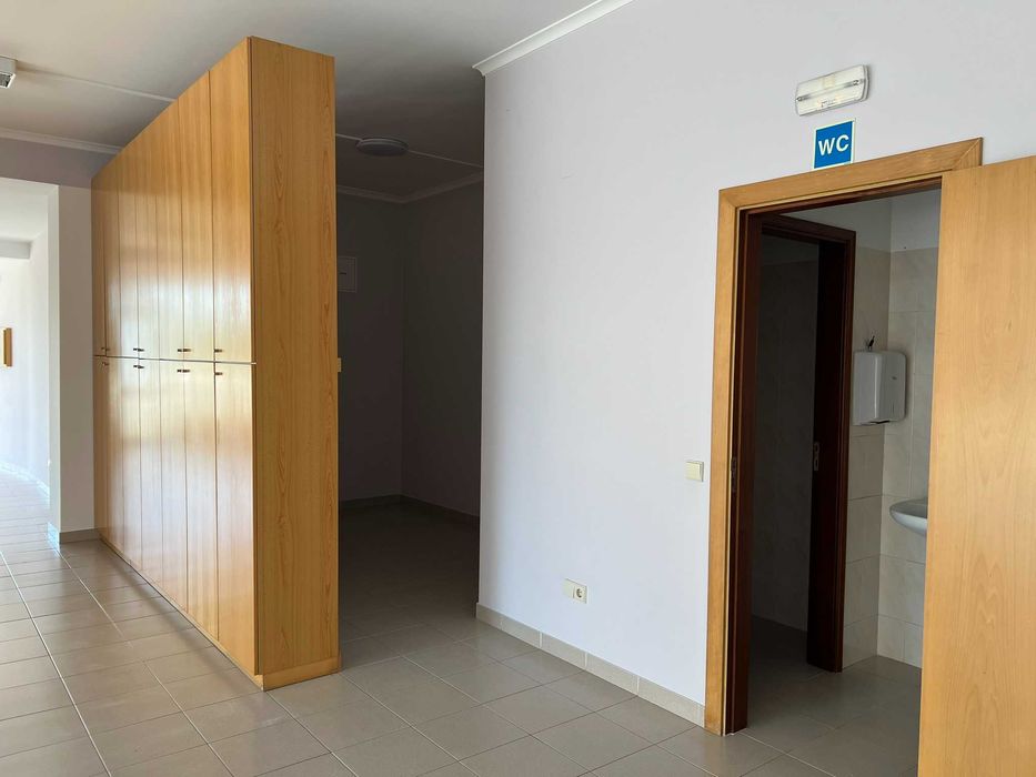 Arrenda - Espaço comercial . Alcobaça