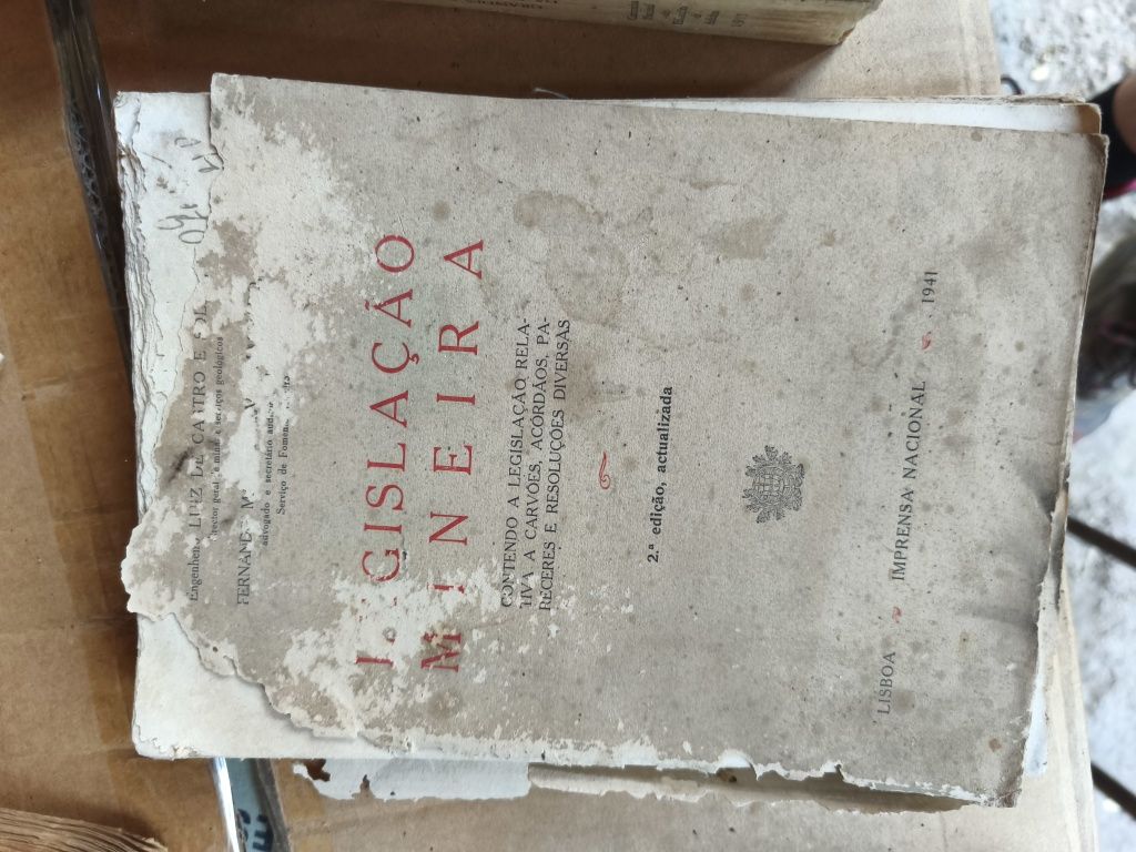 Livros antigos e incríveis