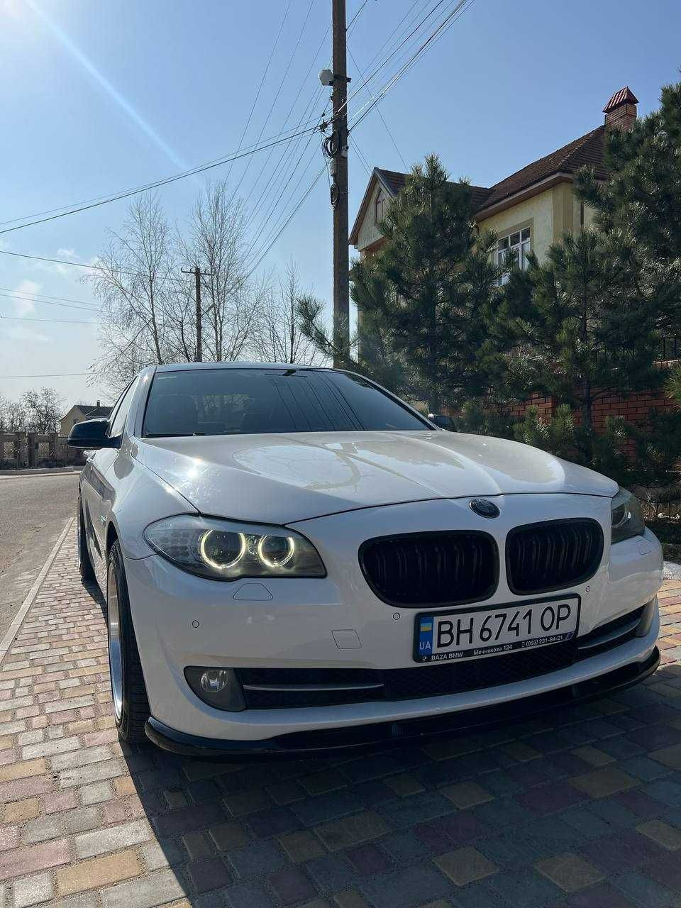 Продам BMW F10 2010 (523I)