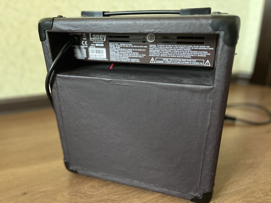 Комбопідсилювач Laney LA12C