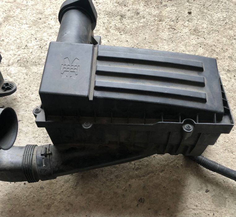 Корпус повітряного фільтра пассат б6 гольф 5 6 тоуран октавія туран