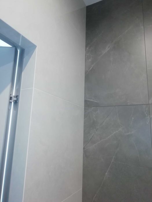 Укладка плитки (кафеля) керамогранита .Плиточник .