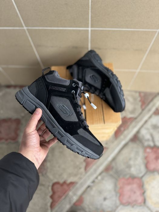 Кросівки ботінки черевики