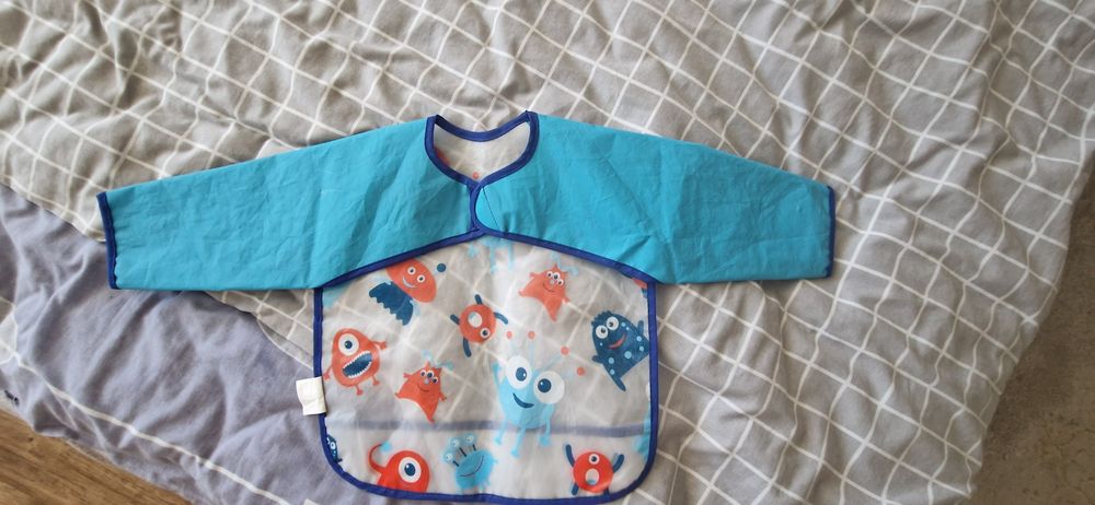 Слюнявчик (нагрудник)з довгими рукавами