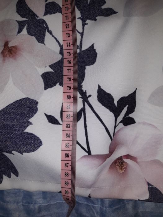 Elegancka sukienka w kwiaty roz 40/42