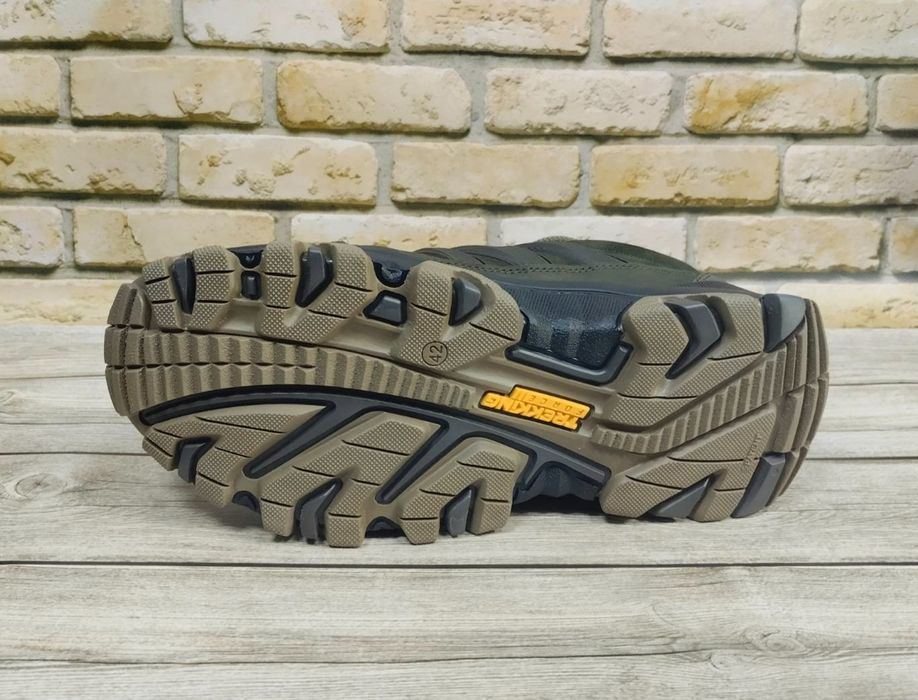 Кожаные кроссовки Merrell  44.45р.