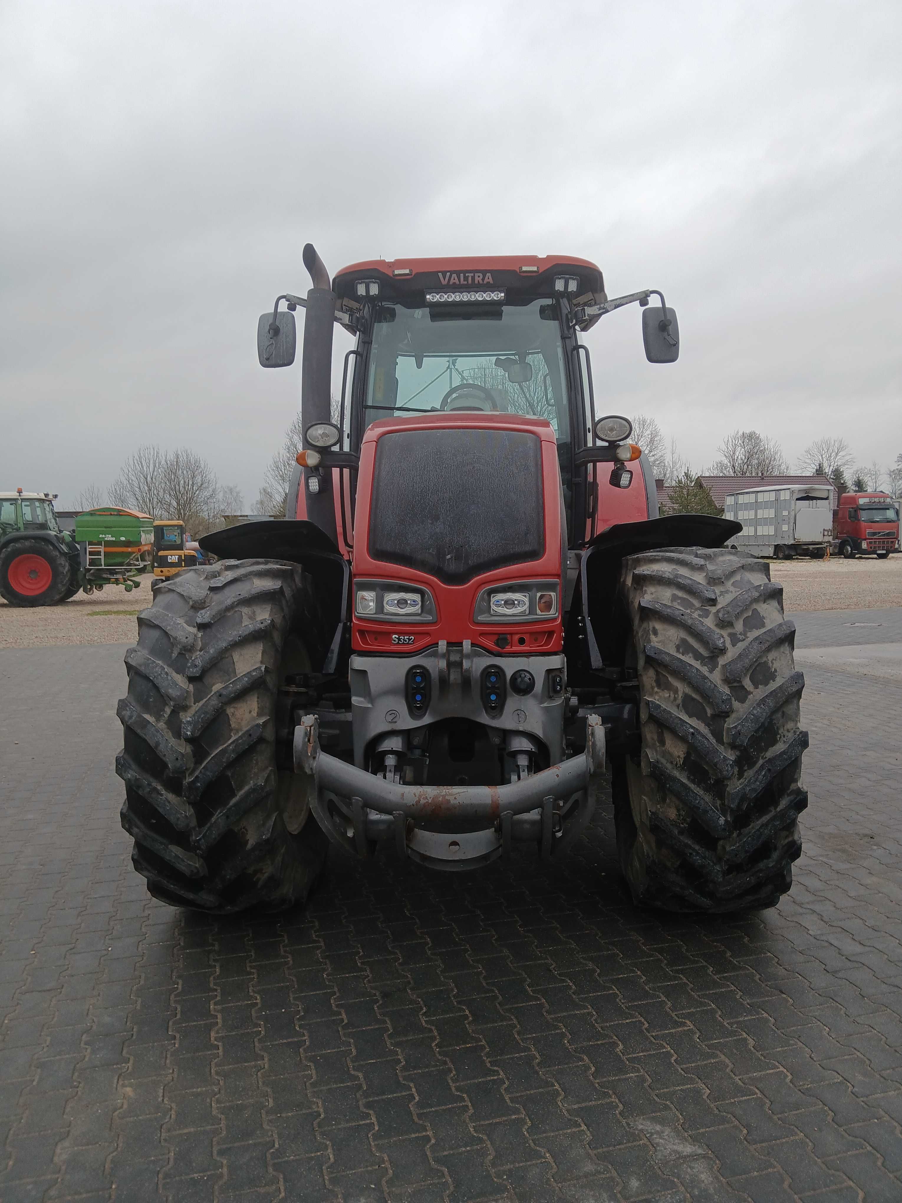 Ciągnik rolniczy VALTRA S352