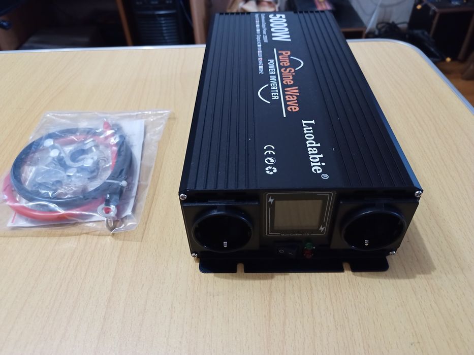 Инвертор 5000 W .12 вольт .