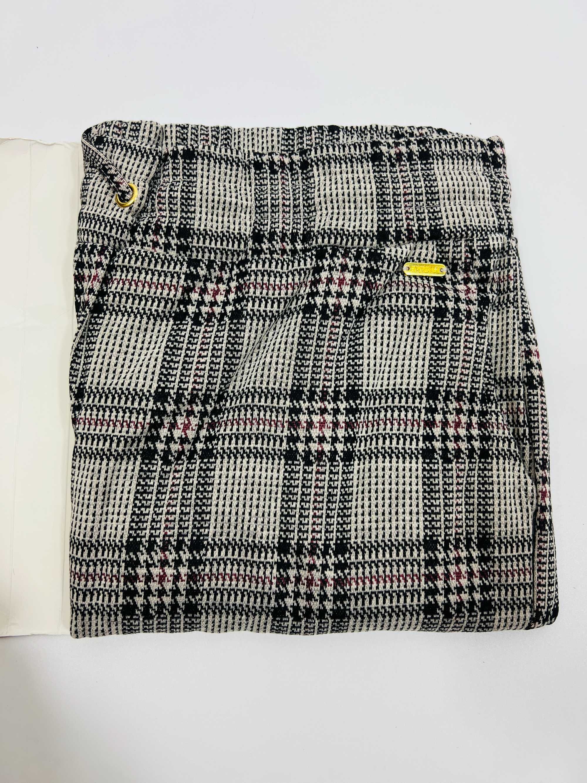 Damskie Stylowe Spodnie w Kratę Elegancja i Komfort Rozmiar XL