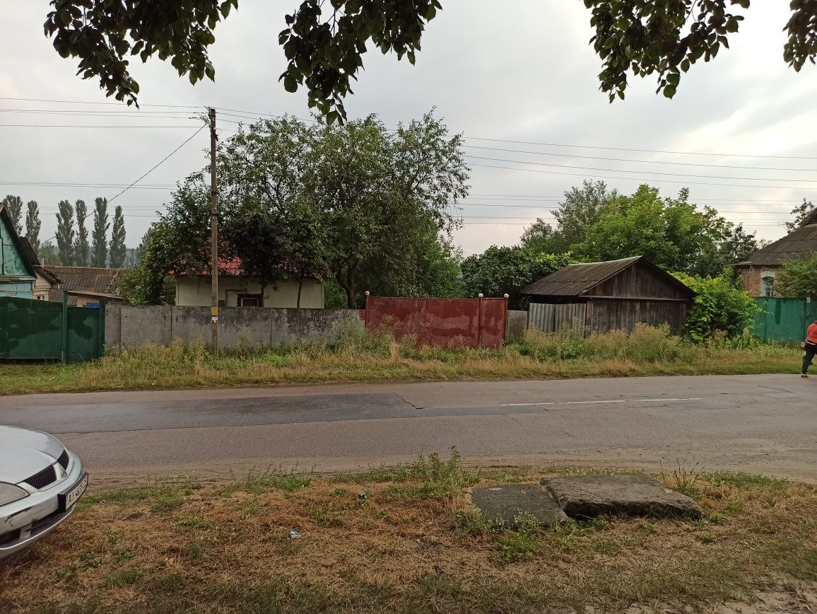 Земельна ділянка з власним берегом озера