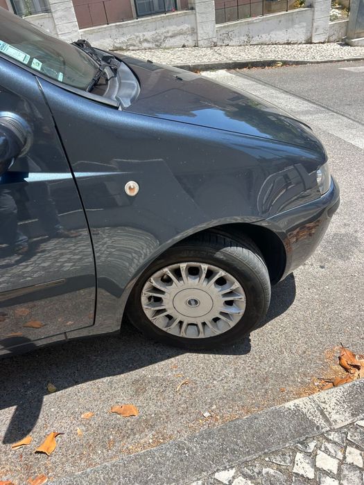 Carro Fiat punto modelo 2001