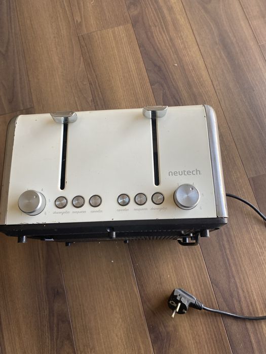 Torradeira familiar com qutro entradas