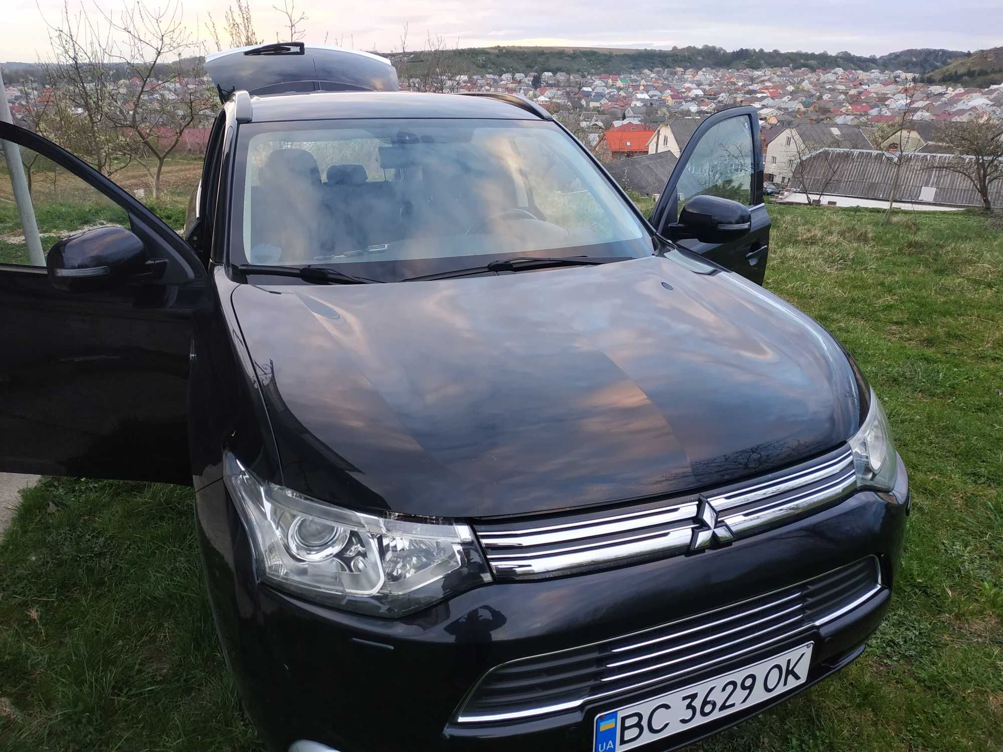 Mitsubishi Outlander Plug-In Hybrid 2014 p.