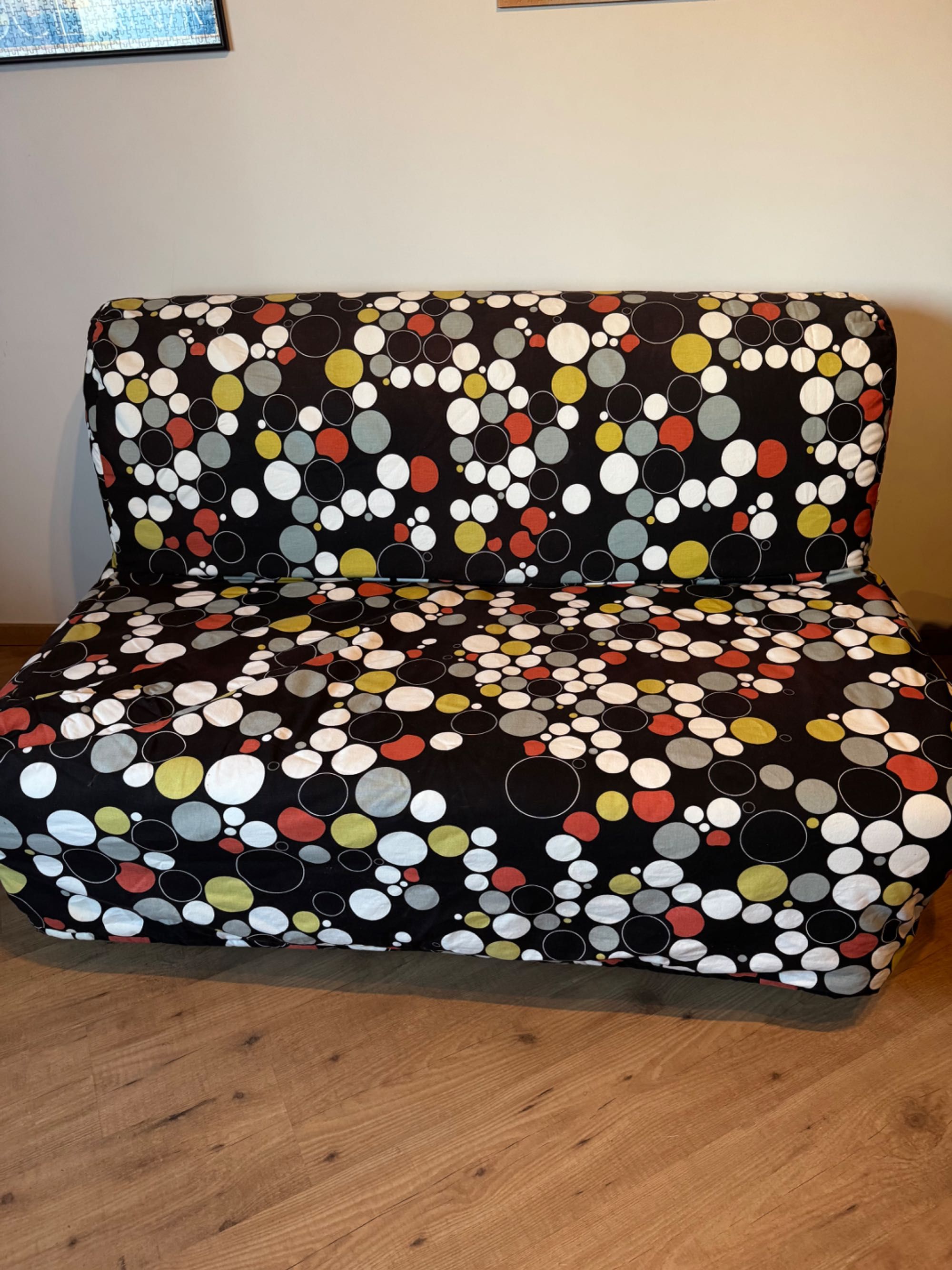 Sofá cama IKEA com capa nova e pouco uso