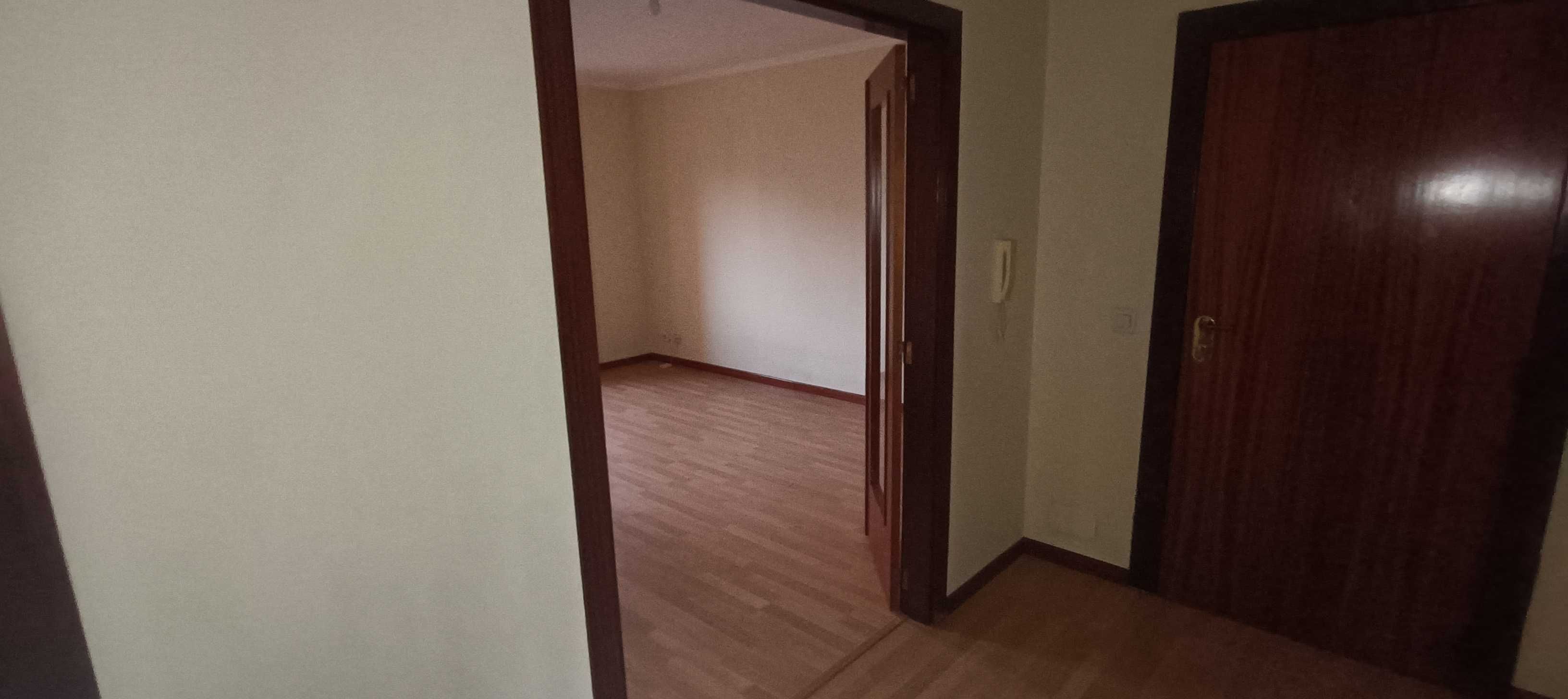 Arrendo T2 centro de Valongo com garagem