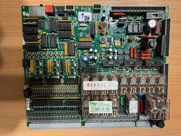 Naprawa elektroniki i automatyki przemysłowej.