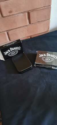 Dwie nowe talie kart jack Daniels w metalowych czarnych pudełkach