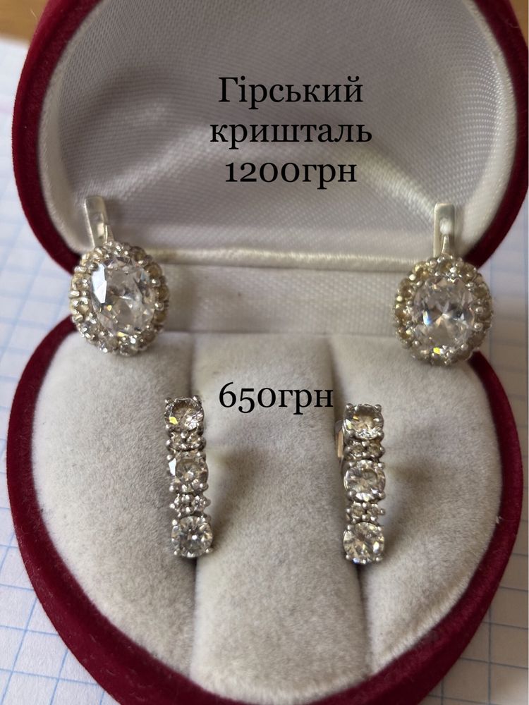Різні сережки срібні серебро гранат топаз