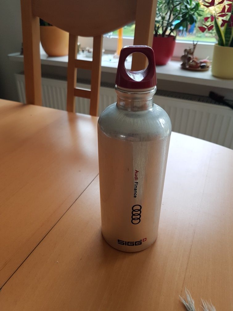 Butelka SIGG traveller 0.6 alu z logo audii