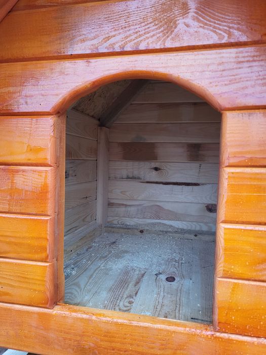 Будка для собак з деревини