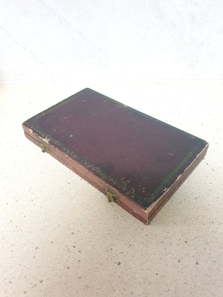 Antigo estojo com lindissimo conjunto de mesa secretária