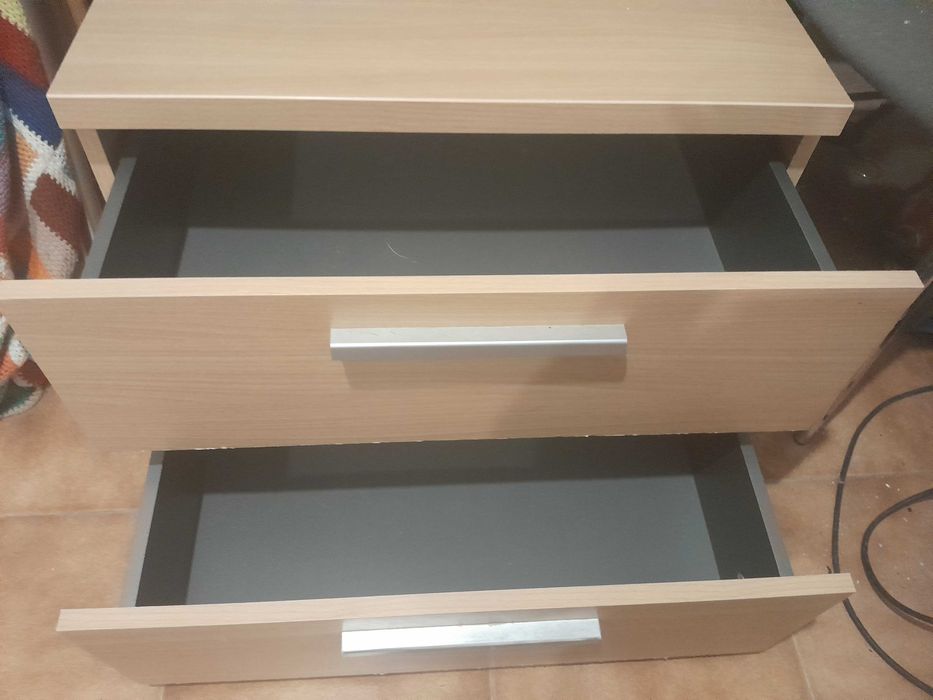 Mesa de cabeceira como nova