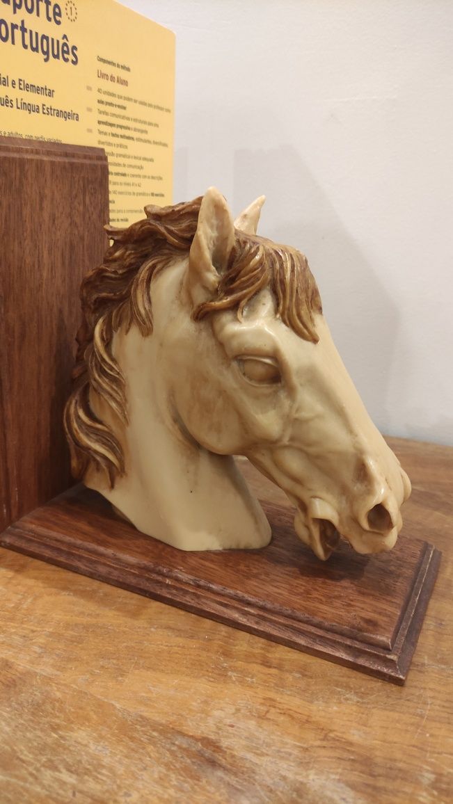 Suportes livros cavalos