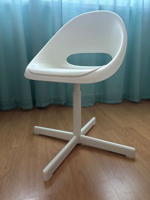 Cadeira de criança para secretária. Ikea
