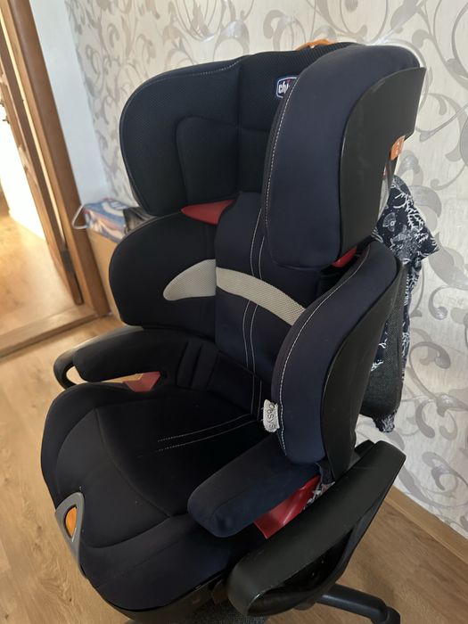 Авто крісло chicco 9-12 років