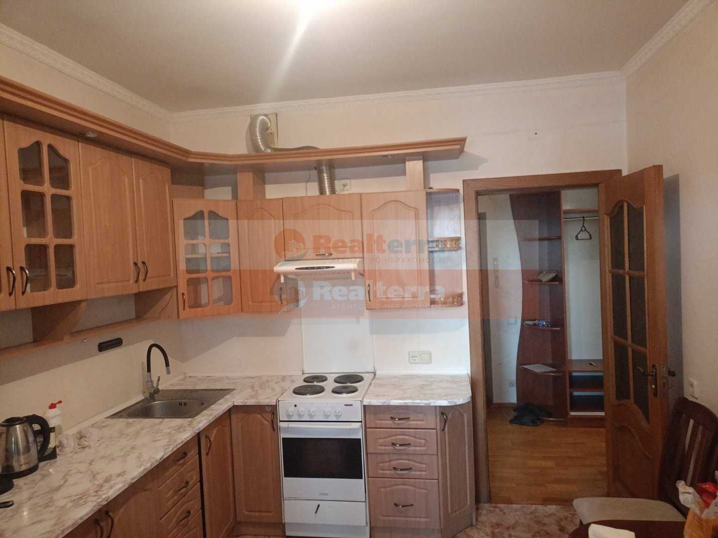 2 к, Киев, Дарница, ул. Ревуцкого 5