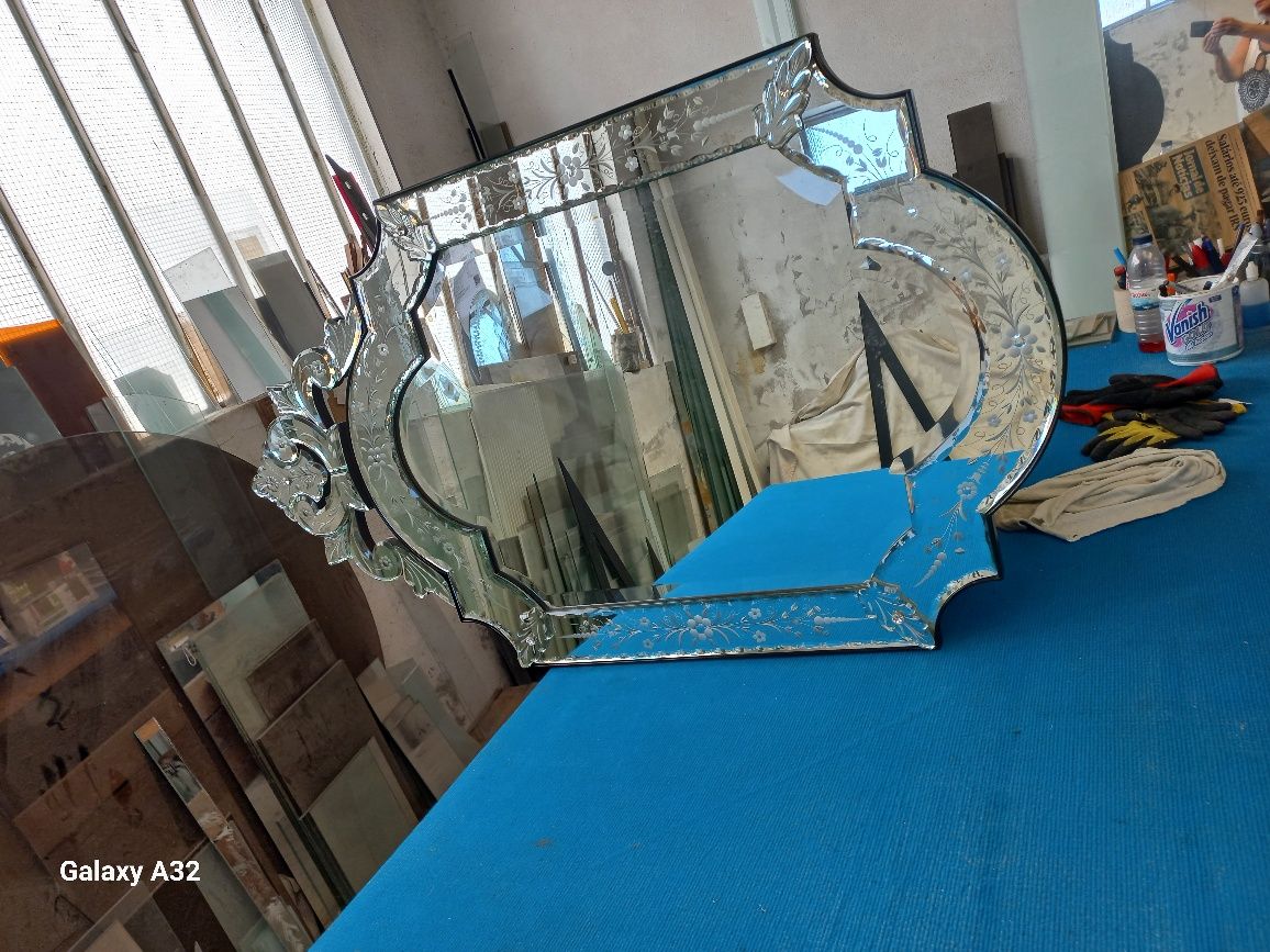 Vendo Espelho Veneziano