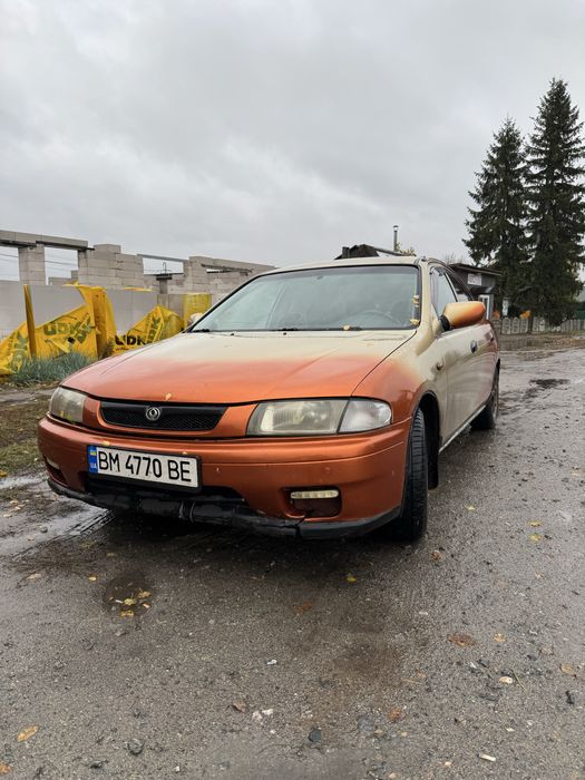 Автомобіль Мазда 323