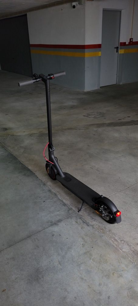 Trotinete Xiaomi Pro2 - Única + Acessórios Novos!