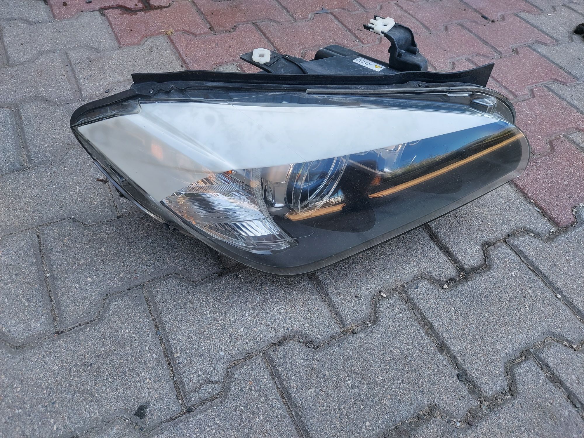 Lampa reflektor BMW X1 E84 xenon skrętna dynamic prawa EUROPA
