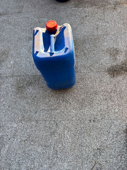 Bidões de plástico