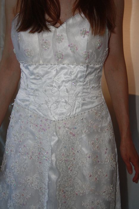 Продам уникальное дизайнерское свадебное платье с бисером. Новое