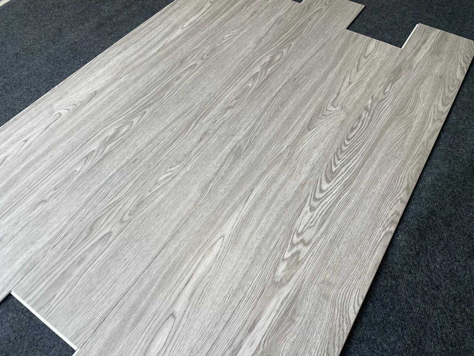 Panel podłogowy winylowy ze zintegrowanym podkładem Click 178x1210x5+1