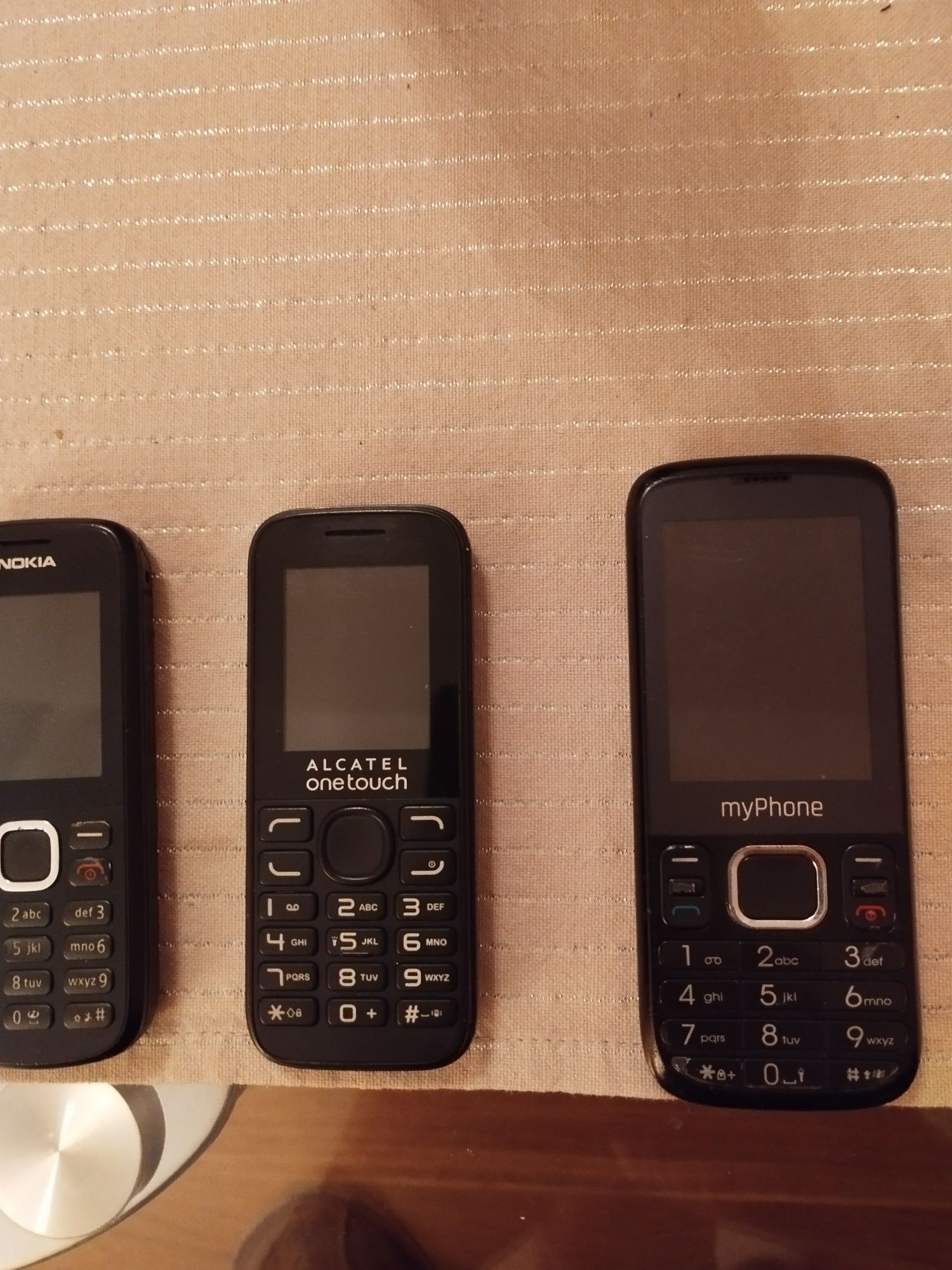 Telefony komórkowe 3 sztuki komplet