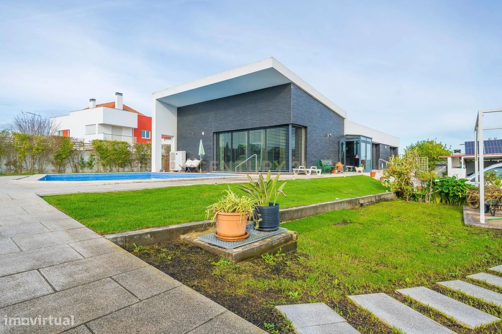 Magnífica Moradia Térrea T3 c/ Piscina, no Penteado, Moita