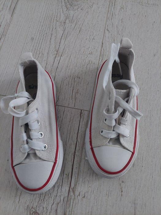 Trampki sinsay sznurowane