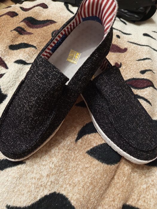 Макасины туфли тапочки.