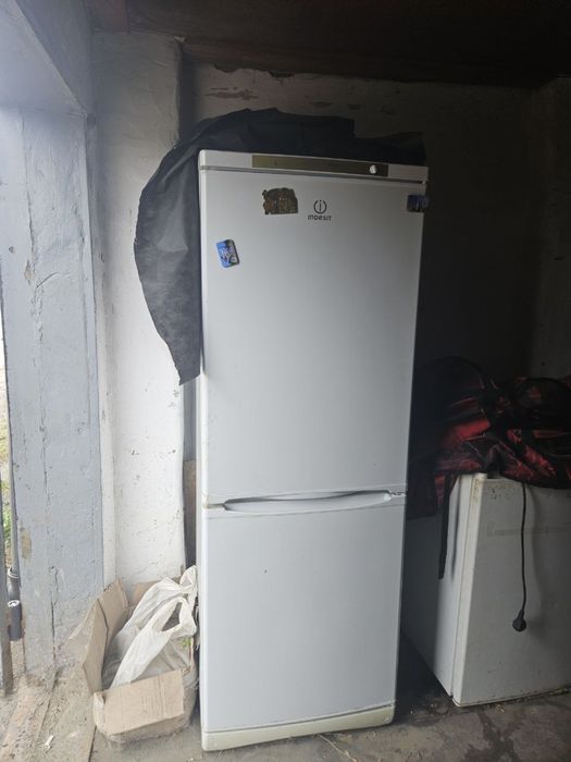 Холодильник Indesit