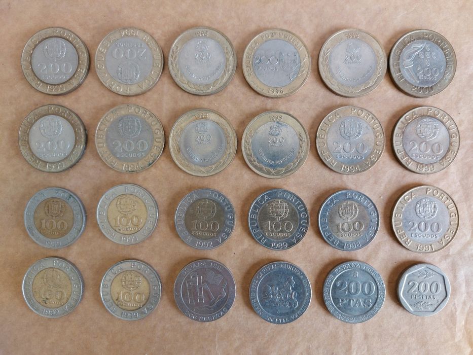 Várias Moedas de 200 escudos, 100 escudos e 200 pesetas