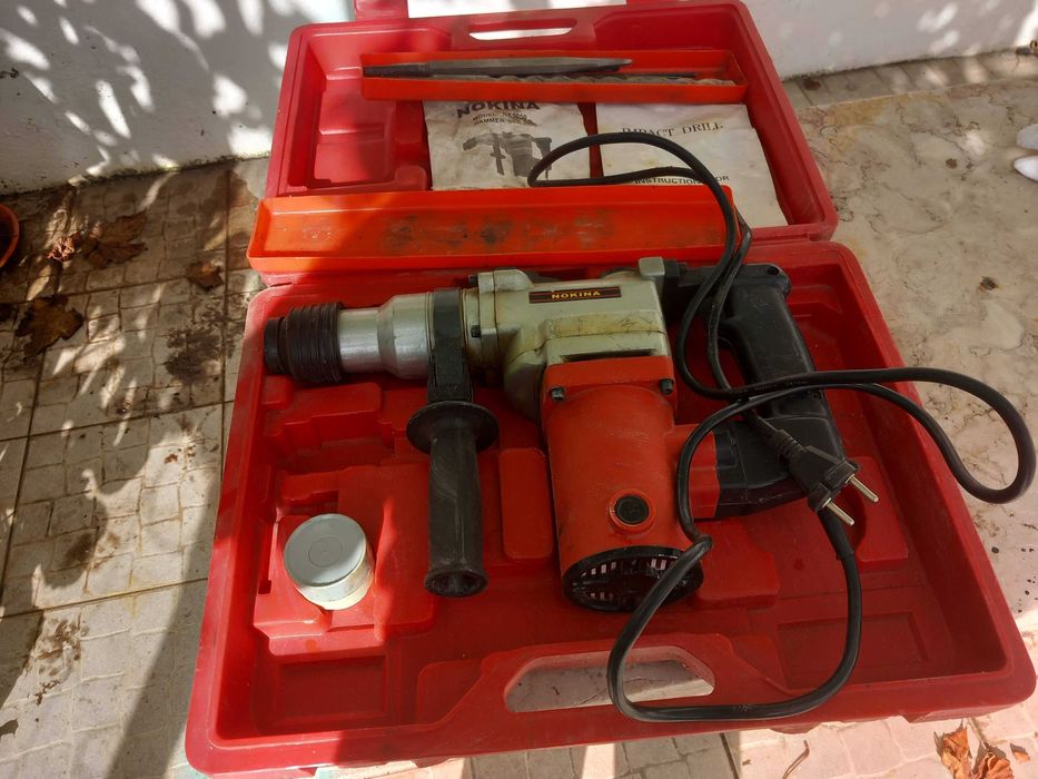 Martelo electrico com pouco uso