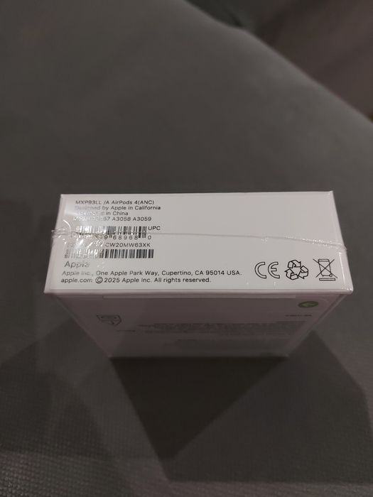 AirPods 4 with actvi noise cancellation