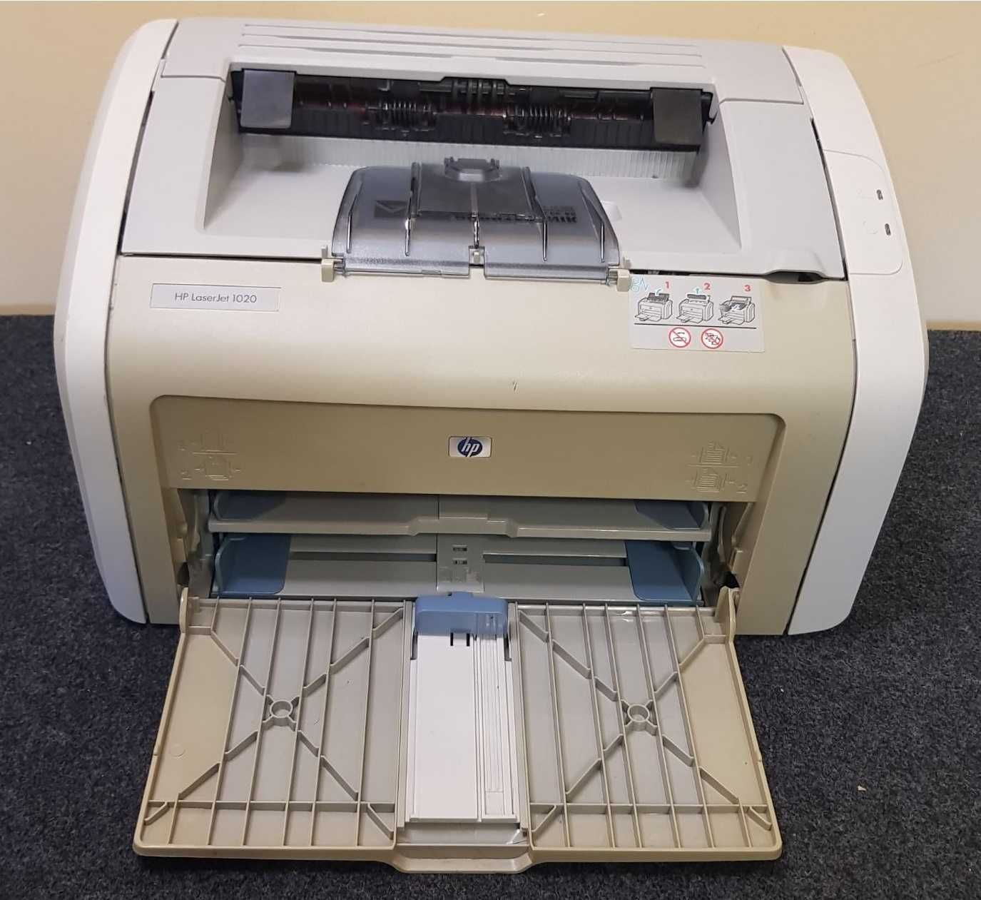 HP LaserJet 1020 з двома картриджами