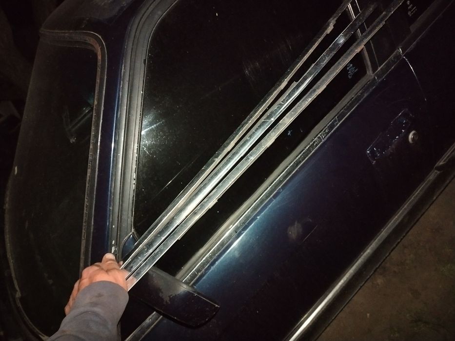 Молдинг скла хром є 30